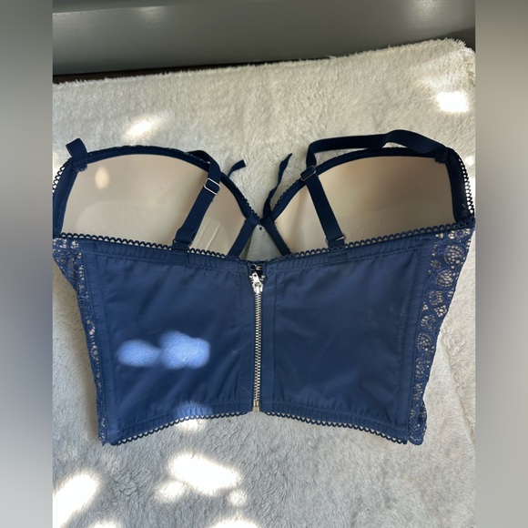 Victoria's Secret Navy Lace Bra - Picture 2 of 6